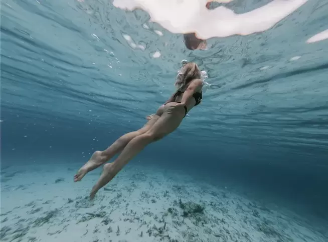 Najlepší šport na kŕčové žily je plávanie